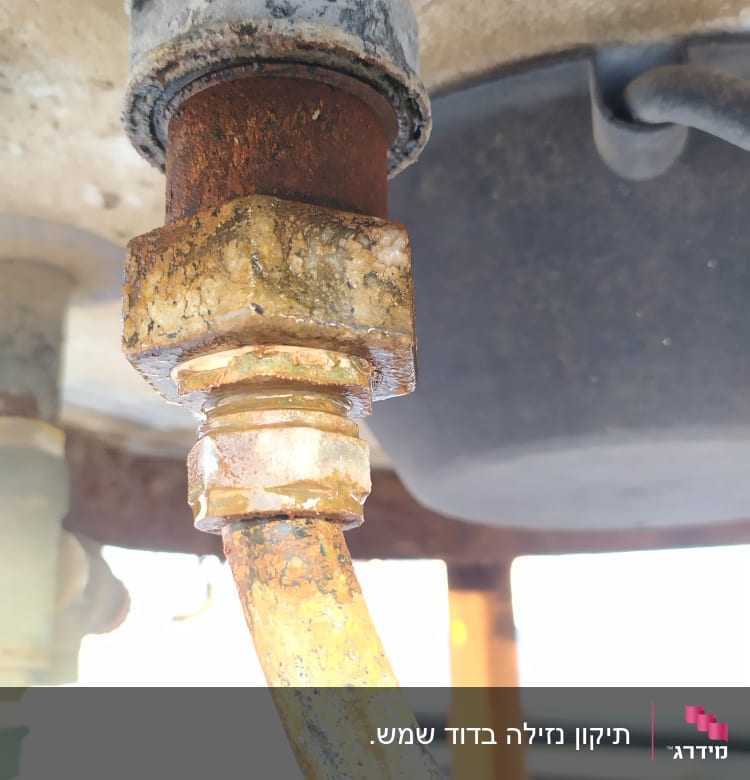 חיבור צינור חלוד לדוד שמש